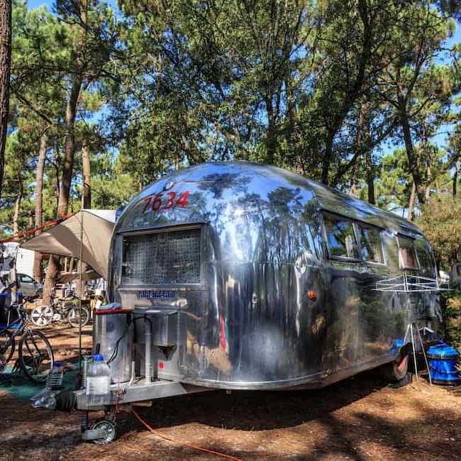 caravan on a camping pitch at the campsite near Bordeaux la côte d'argent